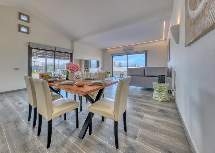 Sea Whisper Lanzarote - Faro Park 204 *