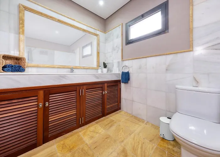 Sea Whisper Lanzarote - Faro Park 204 וילה *